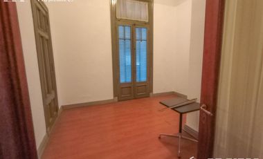 EDIFICIO EN BLOCK de 1877 M2 con atención al público y depósito en Alquiler Sin expensas