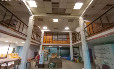 EDIFICIO EN BLOCK de 1877 M2 con atención al público y depósito en Alquiler Sin expensas