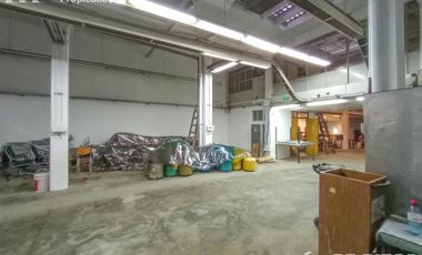 EDIFICIO EN BLOCK de 1877 M2 con atención al público y depósito en Alquiler Sin expensas