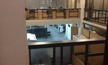EDIFICIO EN BLOCK de 1877 M2 con atención al público y depósito en Alquiler Sin expensas