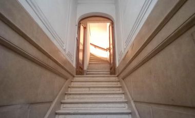 EDIFICIO EN BLOCK de 1877 M2 con atención al público y depósito en Alquiler Sin expensas