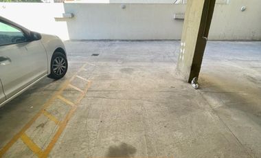 COCHERA en EXCELENTE UBICACION en CASEROS. TRES DE FEBRERO