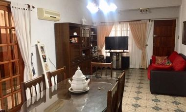 IMPECABLE CASA DE 3 AMB
