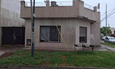 CASA EN JOSE LEON SUAREZ