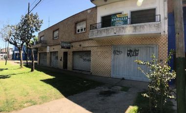 Local comercial c/ viviendas sobre Av. H. Yrigoyen- Burzaco