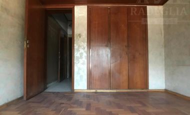 Local comercial c/ viviendas sobre Av. H. Yrigoyen- Burzaco