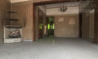 Local comercial c/ viviendas sobre Av. H. Yrigoyen- Burzaco