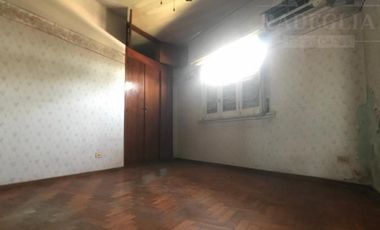 Local comercial c/ viviendas sobre Av. H. Yrigoyen- Burzaco