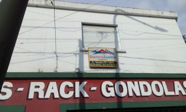 Departamento u Oficina comercial en VENTA sobre importante esquinacomercial de Adrogué.