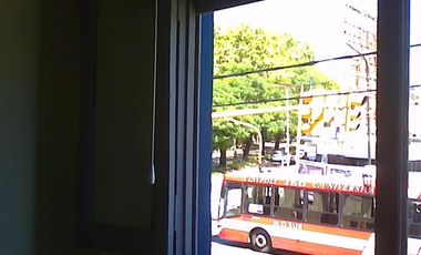 Departamento u Oficina comercial en VENTA sobre importante esquinacomercial de Adrogué.