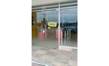 ALQUILER LOCAL COMERCIAL PAZA GORGONA IDEAL PARA TODO
