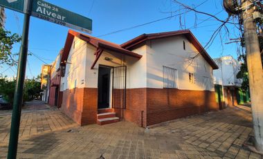 MUY LINDA CASA EN ALQUILER ( USO VIVIENDA U OFICINA) EXCELENTE UBICACIÓN.-