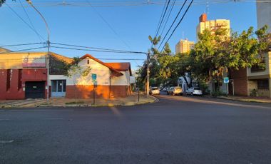 MUY LINDA CASA EN ALQUILER ( USO VIVIENDA U OFICINA) EXCELENTE UBICACIÓN.-