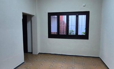 MUY LINDA CASA EN ALQUILER ( USO VIVIENDA U OFICINA) EXCELENTE UBICACIÓN.-