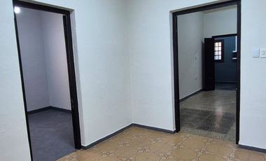 MUY LINDA CASA EN ALQUILER ( USO VIVIENDA U OFICINA) EXCELENTE UBICACIÓN.-