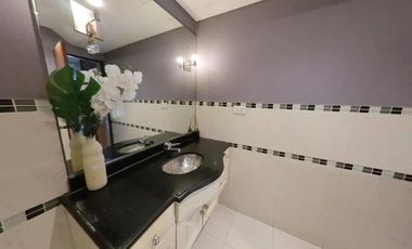 Excelente Chalet en dos plantas con pileta climatizada y quincho en Banfield Este