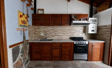 Excelente Chalet en dos plantas con pileta climatizada y quincho en Banfield Este