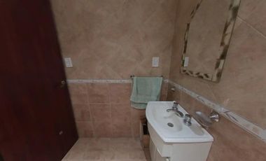 Excelente Chalet en dos plantas con pileta climatizada y quincho en Banfield Este