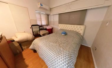 Excelente Chalet en dos plantas con pileta climatizada y quincho en Banfield Este