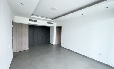 PH YACHT CLUB / AVENIDA BALBOA / VENTA