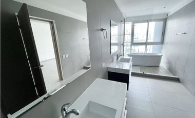 PH YACHT CLUB / AVENIDA BALBOA / VENTA
