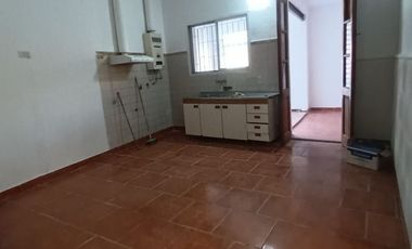 CASA 2 DORMITORIOS Y COCHERAS
