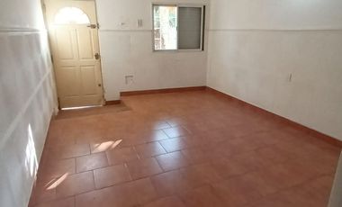 CASA 2 DORMITORIOS Y COCHERAS