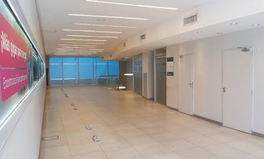 Excelente local comercial Sobre importante avenida a la venta