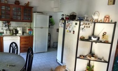 Venta / casa 4 ambientes / Lote 10 x 36 /Castelar