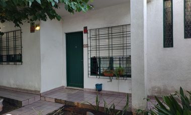 Venta / casa 4 ambientes / Lote 10 x 36 /Castelar