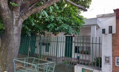 Venta / casa 4 ambientes / Lote 10 x 36 /Castelar