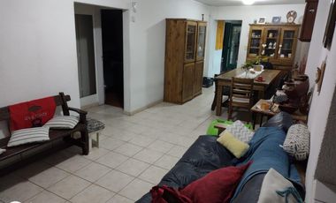 Venta / casa 4 ambientes / Lote 10 x 36 /Castelar