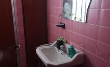 Casa de cuatro ambientes en planta alta en venta en Haedo Norte