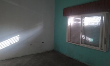Venta casa 3 ambientes con garage zona Billinghurst. Oportunidad