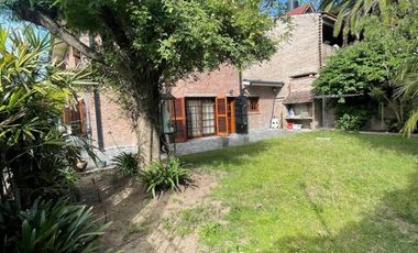 Casa de cuatro ambientes a la venta en Bella Vista, APTO CREDITO