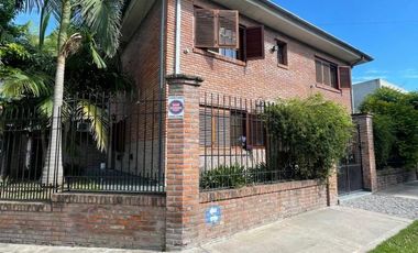 Casa de cuatro ambientes a la venta en Bella Vista, APTO CREDITO