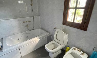 Casa de cuatro ambientes a la venta en Bella Vista, APTO CREDITO