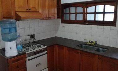 EXCELENTE DEPARTAMENTO DE 3 AMBIENTES EN PRIMER PISO.