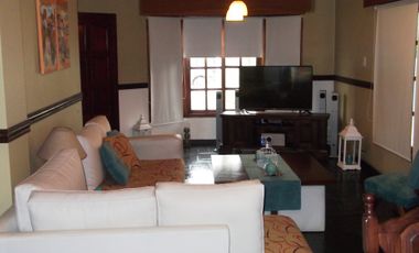 AMPLIO CHALET EN 2 PLANTAS - LOTE DE 440 M2