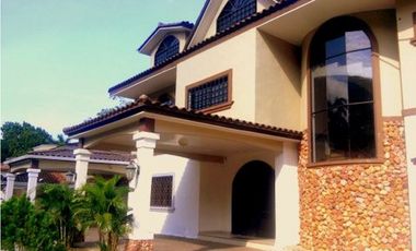 VENTA CASA CON DISPONIBILIDAD ALQUILER ALBROOK  CURUNDU