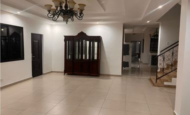 VENTA CASA CON DISPONIBILIDAD ALQUILER ALBROOK  CURUNDU