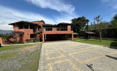 Casa en Arriendo Ubicado en Envigado Codigo 1458