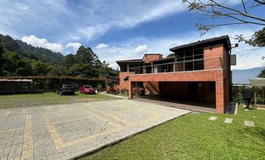 Casa en Arriendo Ubicado en Envigado Codigo 1458