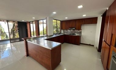 Casa en Arriendo Ubicado en Envigado Codigo 1458