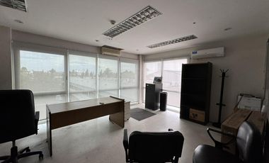 Nave Industrial en Pablo Podesta de 1200 m2 cubiertos