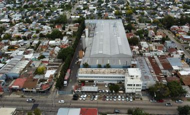 Nave Industrial en Pablo Podesta de 1200 m2 cubiertos
