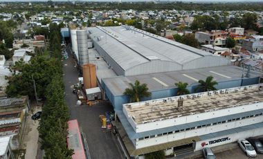 Nave Industrial en Pablo Podesta de 1200 m2 cubiertos