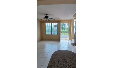 Venta de casa en Brisas del Lago/ Tocumen/ Panamá/ 103m2