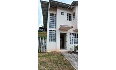 Venta de casa en Brisas del Lago/ Tocumen/ Panamá/ 103m2