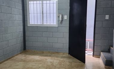 Departamento Tipo Casa en alquiler en Lanus Oeste
